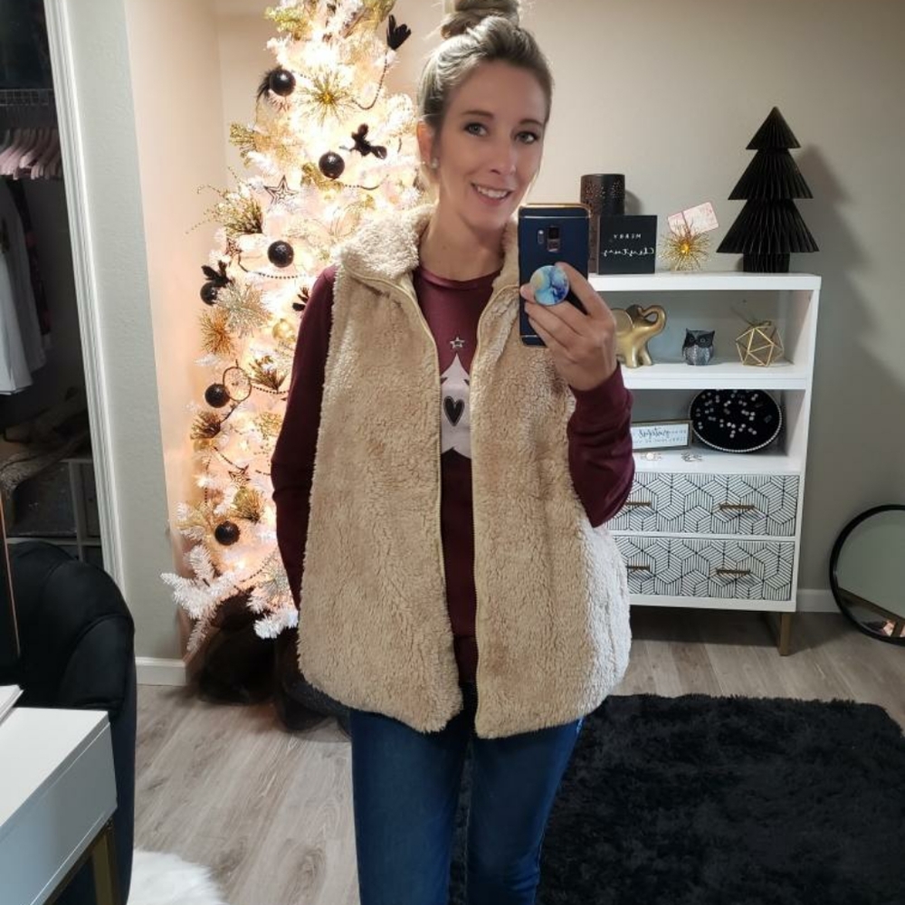 New without tags fuzzy vest